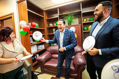 MIKAELA MACKENZIE / WINNIPEG FREE PRESS
	
Wab Kinew takes part in games during a holiday party for the Indigenous reconciliation office on Friday, Dec. 15, 2023. For Maggie story.
Winnipeg Free Press 2023