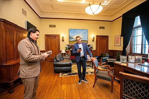 MIKAELA MACKENZIE / WINNIPEG FREE PRESS
	
Wab Kinew takes a moment to text with his son (who was having problems finding his basketball shoes) in his office on Friday, Dec. 15, 2023. For Maggie story.
Winnipeg Free Press 2023