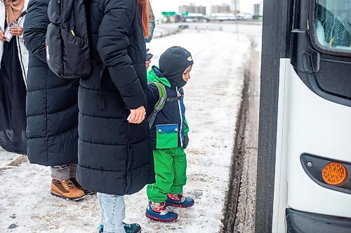 MIKAELA MACKENZIE / WINNIPEG FREE PRESS
	
Venera Sorkina and her son, Ivan, board the second bus on their way back home from Mosaic's English language class on Monday, Dec. 11, 2023. For Malak story.
Winnipeg Free Press 2023