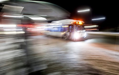 JOHN WOODS / WINNIPEG FREE PRESS
A 71 bus passes a bus shack on Portage Avenue at Burnell in Winnipeg Monday, December 18, 2023. 

Reporter: ?