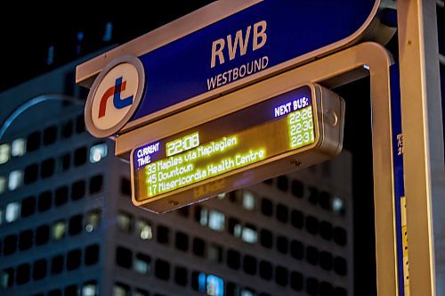 JOHN WOODS / WINNIPEG FREE PRESS
Bus signage on Graham Avenue in Winnipeg Monday, December  18, 2023. 

Reporter: ?