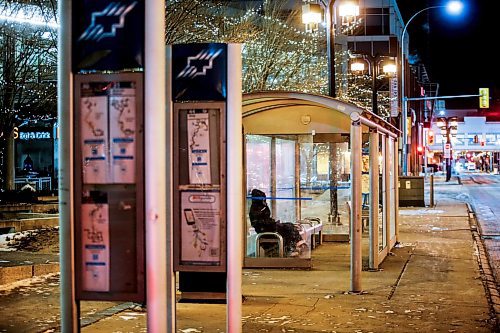 JOHN WOODS / WINNIPEG FREE PRESS
Bus shack and signage on Graham Avenue in Winnipeg Monday, December  18, 2023. 

Reporter: ?