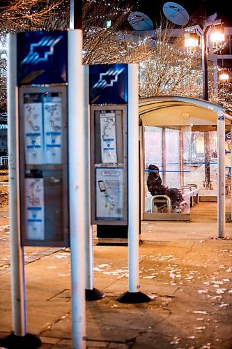 JOHN WOODS / WINNIPEG FREE PRESS
Bus shack and signage on Graham Avenue in Winnipeg Monday, December  18, 2023. 

Reporter: ?