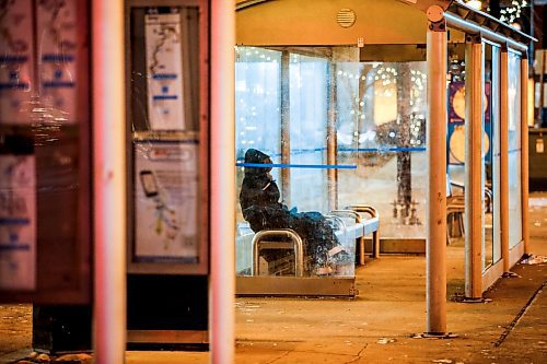 JOHN WOODS / WINNIPEG FREE PRESS
Bus shack and signage on Graham Avenue in Winnipeg Monday, December  18, 2023. 

Reporter: ?