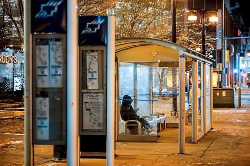 JOHN WOODS / WINNIPEG FREE PRESS
Bus shack and signage on Graham Avenue in Winnipeg Monday, December  18, 2023. 

Reporter: ?