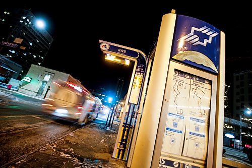 JOHN WOODS / WINNIPEG FREE PRESS
A bus and signage on Graham Avenue in Winnipeg Monday, December  18, 2023. 

Reporter: ?