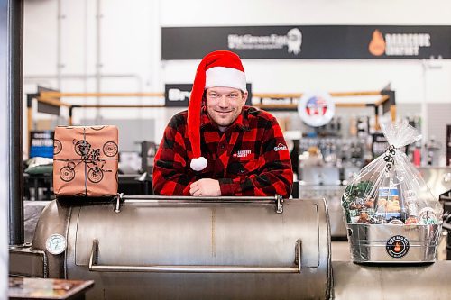 MIKAELA MACKENZIE / WINNIPEG FREE PRESS
	
Evan Fogg, co-owner of Luxe BBQ Company, at the Kenaston store location on Tuesday, Dec. 19, 2023. The unseasonally warm weather has meant more business for the grilling shop. For Malak story.
Winnipeg Free Press 2023