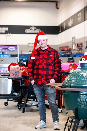 MIKAELA MACKENZIE / WINNIPEG FREE PRESS
	
Evan Fogg, co-owner of Luxe BBQ Company, at the Kenaston store location on Tuesday, Dec. 19, 2023. The unseasonally warm weather has meant more business for the grilling shop. For Malak story.
Winnipeg Free Press 2023