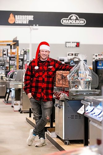 MIKAELA MACKENZIE / WINNIPEG FREE PRESS
	
Evan Fogg, co-owner of Luxe BBQ Company, at the Kenaston store location on Tuesday, Dec. 19, 2023. The unseasonally warm weather has meant more business for the grilling shop. For Malak story.
Winnipeg Free Press 2023