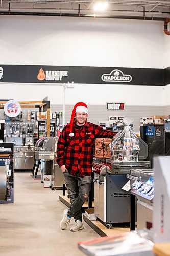 MIKAELA MACKENZIE / WINNIPEG FREE PRESS
	
Evan Fogg, co-owner of Luxe BBQ Company, at the Kenaston store location on Tuesday, Dec. 19, 2023. The unseasonally warm weather has meant more business for the grilling shop. For Malak story.
Winnipeg Free Press 2023