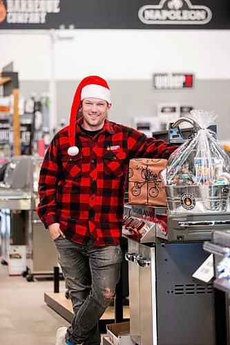 MIKAELA MACKENZIE / WINNIPEG FREE PRESS
	
Evan Fogg, co-owner of Luxe BBQ Company, at the Kenaston store location on Tuesday, Dec. 19, 2023. The unseasonally warm weather has meant more business for the grilling shop. For Malak story.
Winnipeg Free Press 2023