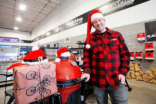 MIKAELA MACKENZIE / WINNIPEG FREE PRESS
	
Evan Fogg, co-owner of Luxe BBQ Company, at the Kenaston store location on Tuesday, Dec. 19, 2023. The unseasonally warm weather has meant more business for the grilling shop. For Malak story.
Winnipeg Free Press 2023