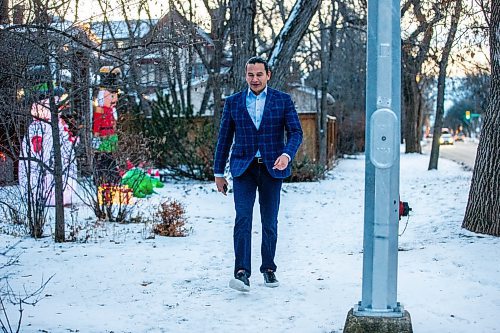 MIKAELA MACKENZIE / WINNIPEG FREE PRESS
	
Wab Kinew leaves his house before sunrise on Friday, Dec. 15, 2023. For Maggie story.
Winnipeg Free Press 2023