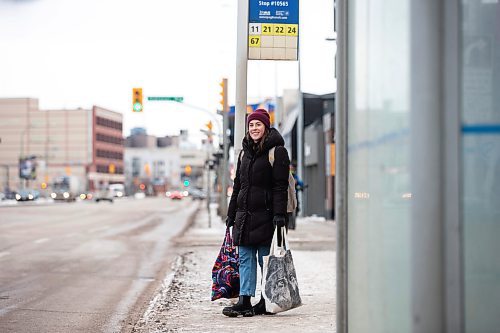 MIKAELA MACKENZIE / WINNIPEG FREE PRESS
	
Eva Wasney takes the bus with bags of groceries in Winnipeg on Wednesday, Dec. 20, 2023. For Eva story.
Winnipeg Free Press 2023