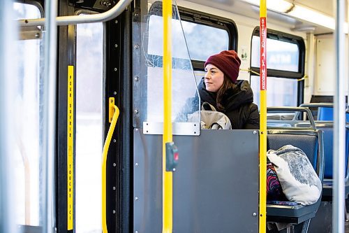 MIKAELA MACKENZIE / WINNIPEG FREE PRESS
	
Eva Wasney takes the bus with bags of groceries in Winnipeg on Wednesday, Dec. 20, 2023. For Eva story.
Winnipeg Free Press 2023