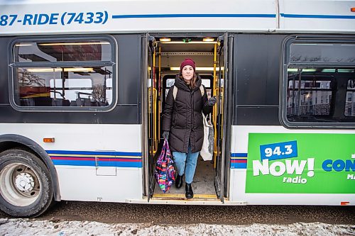 MIKAELA MACKENZIE / WINNIPEG FREE PRESS
	
Eva Wasney takes the bus with bags of groceries in Winnipeg on Wednesday, Dec. 20, 2023. For Eva story.
Winnipeg Free Press 2023