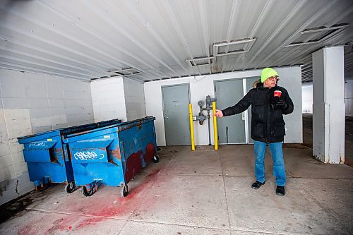 MIKAELA MACKENZIE / WINNIPEG FREE PRESS
	
Arthur Szymkow, who lives across the alley from the scene, shows the dumpsters that the police investigated at 24 Carlton Street on Wednesday, Dec. 20, 2023. For Erik story.
Winnipeg Free Press 2023