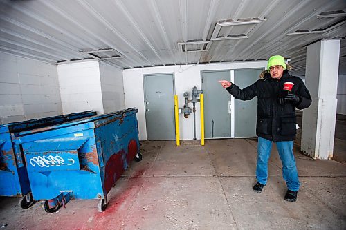 MIKAELA MACKENZIE / WINNIPEG FREE PRESS
	
Arthur Szymkow, who lives across the alley from the scene, shows the dumpsters that the police investigated at 24 Carlton Street on Wednesday, Dec. 20, 2023. For Erik story.
Winnipeg Free Press 2023