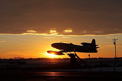 20122023
The sun sets on the western Horizon silhouetting the Canadair CT-133 Silver Star on display at the entrance to the Brandon Municipal Airport from Highway 10 on Wednesday.
(Tim Smith/The Brandon Sun)