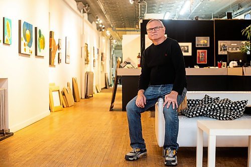 MIKAELA MACKENZIE / WINNIPEG FREE PRESS
	
Jeff Gasenzer at Fleet Galleries on Thursday, Dec. 21, 2023. The Albert Street art gallery and picture framer is closing after being in business for 40 years. For Alan Small story.
Winnipeg Free Press 2023