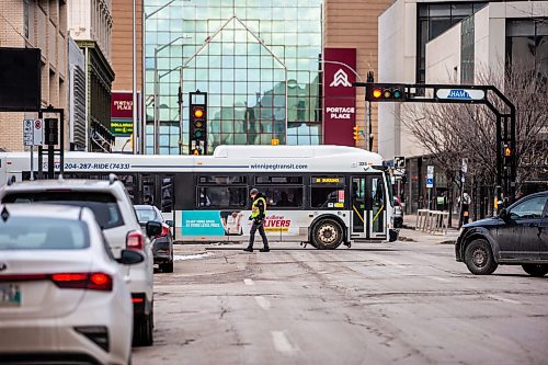 MIKAELA MACKENZIE / WINNIPEG FREE PRESS
	
Winnipeg Transit buses on Graham Avenue on Wednesday, Dec. 20, 2023. For transit series.
Winnipeg Free Press 2023