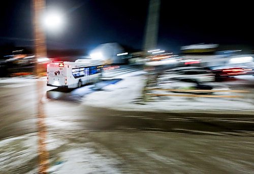 JOHN WOODS / WINNIPEG FREE PRESS
A 71 leaves a stop on Burnell at Portage Avenue in Winnipeg Monday, December  18, 2023. 

Reporter: ?