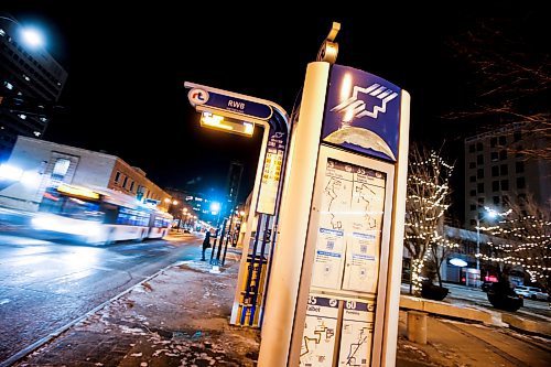 JOHN WOODS / WINNIPEG FREE PRESS
A bus and signage on Graham Avenue in Winnipeg Monday, December  18, 2023. 

Reporter: ?