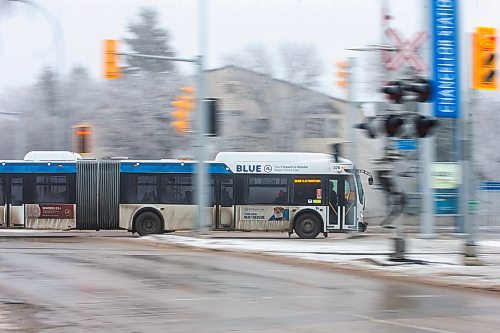 MIKAELA MACKENZIE / WINNIPEG FREE PRESS
	
A Winnipeg Transit bus headed to the U of M on the Blue Line on Friday, Dec. 22, 2023. For transit story.
Winnipeg Free Press 2023