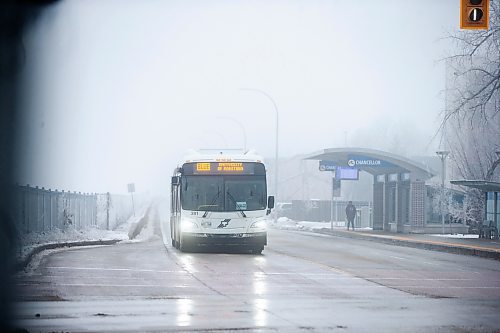 MIKAELA MACKENZIE / WINNIPEG FREE PRESS
	
A Winnipeg Transit bus headed to the U of M on the Blue Line on Friday, Dec. 22, 2023. For transit story.
Winnipeg Free Press 2023