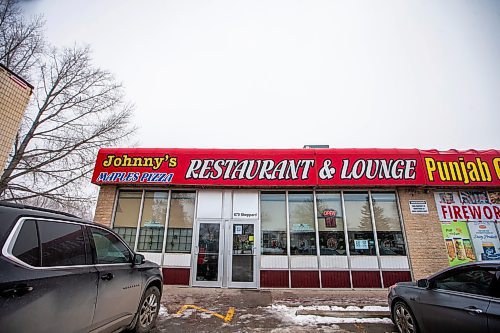 MIKAELA MACKENZIE / WINNIPEG FREE PRESS
	
Johnny's Maples Pizza on Friday, Dec. 22, 2023. For Dave story.
Winnipeg Free Press 2023