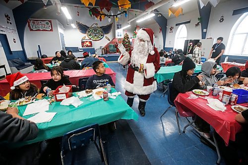JOHN WOODS / WINNIPEG FREE PRESS
Santa and volunteers with The Sons and Daughters of Italy host their annual Christmas Eve feast at Rossbrook House in Winnipeg Sunday, December  24, 2023. 

Reporter: malak