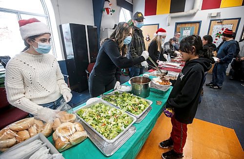 JOHN WOODS / WINNIPEG FREE PRESS
Volunteers with The Sons and Daughters of Italy host their annual Christmas Eve feast at Rossbrook House in Winnipeg Sunday, December  24, 2023. 

Reporter: malak