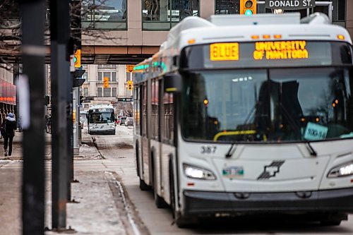 MIKAELA MACKENZIE / WINNIPEG FREE PRESS
	
Winnipeg Transit buses on Graham Avenue on Wednesday, Dec. 20, 2023. For transit series.
Winnipeg Free Press 2023