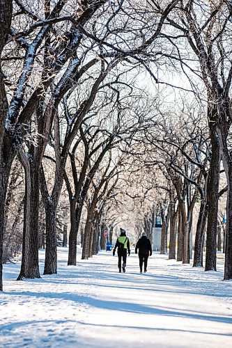 MIKAELA MACKENZIE / WINNIPEG FREE PRESS
	
Tracy Hoilett (left) and Carrie Schaepe walk among frosty trees in Assiniboine Park on Thursday, Dec. 28, 2023. Standup.
Winnipeg Free Press 2023