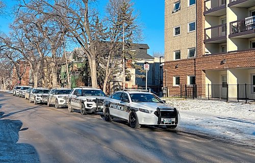 WINNIPEG FREE PRESS

Police outside 25 Furby, Thursday, December 28, 2023