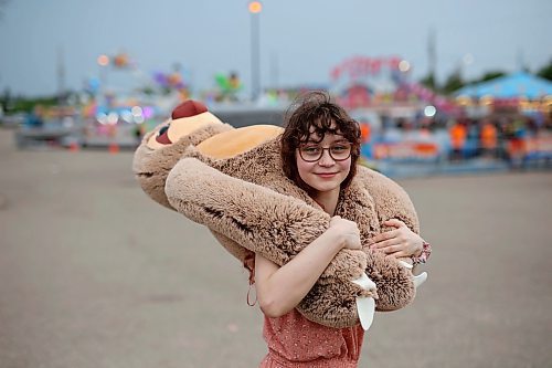 07062023
Tyra Gartner with the giant stuffed sloth her boyfriend won for her on the opening night of the 2023 Manitoba Summer Fair at the Keystone Centre on a hot and stormy Wednesday night. (Tim Smith/The Brandon Sun)