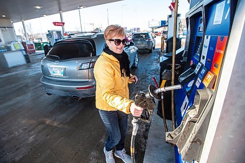 MIKAELA MACKENZIE / WINNIPEG FREE PRESS
	
Cynthia Dutton fills up her tank at the Polo Park Mobil gas station on Friday, Dec. 29, 2023. The gas tax will be paused on Jan. 1st, which should further reduce gas prices. For Danielle story.
Winnipeg Free Press 2023