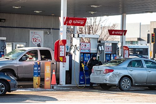 MIKAELA MACKENZIE / WINNIPEG FREE PRESS
	
Folks pump gas at the Polo Park Mobil gas station on Friday, Dec. 29, 2023. The gas tax will be paused on Jan. 1st, which should further reduce gas prices. For Danielle story.
Winnipeg Free Press 2023