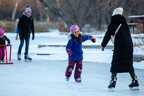 MIKAELA MACKENZIE / WINNIPEG FREE PRESS
	
Lily Perera, six, skates towards her mom on the Assiniboine Park duck pond skating rink, which opened today, on Friday, Dec. 29, 2023.  Standup.
Winnipeg Free Press 2023