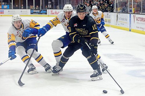 29122023
Caleb Hadland #10 of the Brandon Wheat Kings keeps the puck ahead of Charlie Wright #47 of the Saskatoon Blades for a goal during WHL action at Westoba Place on Friday evening. (Tim Smith/The Brandon Sun)