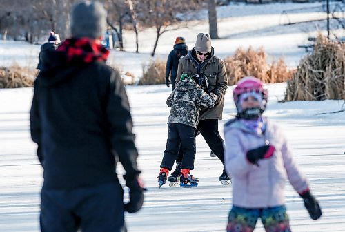JOHN WOODS / WINNIPEG FREE PRESS
Nicolas Degrow and son Hunter, 9, skate on the duck pond in Assiniboine Park in Winnipeg Sunday, December  31, 2023. 

Reporter: tyler
