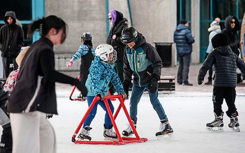 JOHN WOODS / WINNIPEG FREE PRESS
People skate at New Year&#x2019;s Day festivities at The Forks in Winnipeg Monday, January 1, 2024. 

Reporter: nicole