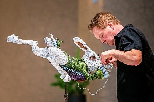 MIKAELA MACKENZIE / WINNIPEG FREE PRESS

Fairmont artist-in-residence Charlie Johnston adjusts his sculpture in the hotel lobby in Winnipeg on Tuesday, July 25, 2023. For Al Small story.
Winnipeg Free Press 2023