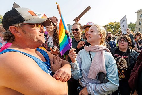 MIKE DEAL / WINNIPEG FREE PRESS
Julia Vincent (right) a member of LGBTQ community and Darrell Shorta (left) self described bigot argue during a Trans Rights protest and counter protest at the Manitoba Legislative building Wednesday morning.
230920 - Wednesday, September 20, 2023.