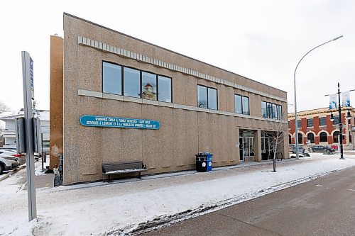 MIKE DEAL / WINNIPEG FREE PRESS
Winnipeg Child &amp; Family Services Adoption Services at 222 Provencher Blvd, where witnesses saw Winnipeg Police enter with guns drawn Wednesday over the noon hour.
See Chris Kitching story
240104 - Thursday, January 04, 2024.