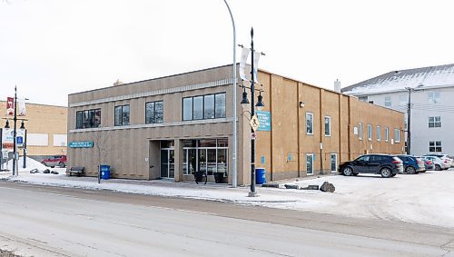 MIKE DEAL / WINNIPEG FREE PRESS
Winnipeg Child &amp; Family Services Adoption Services at 222 Provencher Blvd, where witnesses saw Winnipeg Police enter with guns drawn Wednesday over the noon hour.
See Chris Kitching story
240104 - Thursday, January 04, 2024.