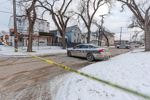MIKE DEAL / WINNIPEG FREE PRESS
Winnipeg Police have attend a scene in the mid-800 block of Furby Street Thursday. They have taped off the parking lot behind Bardal Funeral Home which faces onto Sherbrook Street and 847, 851 and 855 Furby Street. The backdoor to 847 Furby Street is also blocked with police caution tape.
240104 - Thursday, January 04, 2024.