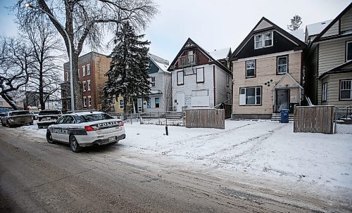 JOHN WOODS / WINNIPEG FREE PRESS
Police investigate at 575 and 583 Furby in Winnipeg Sunday, January 7, 2024. 

Reporter: tyler