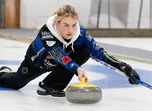 JOHN WOODS / WINNIPEG FREE PRESS
Shaela Hayward curls against Cassidy Dundas in the 2024 U18 Girls Provincial Championship game in Selkirk Sunday, January 7, 2024. 

Reporter: taylor