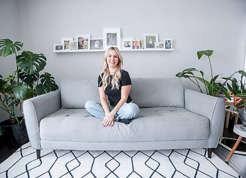 JOHN WOODS / WINNIPEG FREE PRESS
Leanna Nasberg, a single mum and owner of Hands To Hold Collective, is photographed in her home in Winnipeg Sunday, January 7, 2024. Nasberg started her single mum Instagram support group in October to empower single mothers . 

Reporter: av kitching
